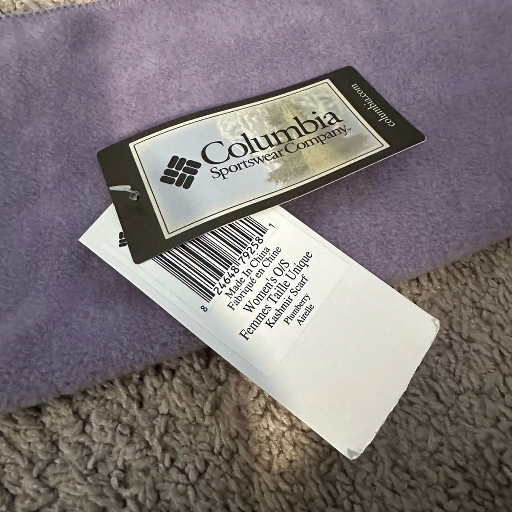 COLUMBIA SPORTSWEAR COMPANY Lavender Scarf with Snowflake Embroidery. NWT!